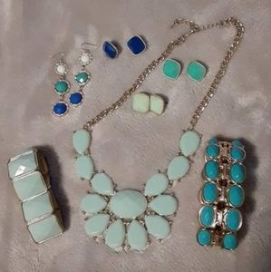 Eartings, necklace and bracelets